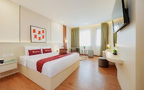 Reddoorz Premium Near Paris Van Java Mall
